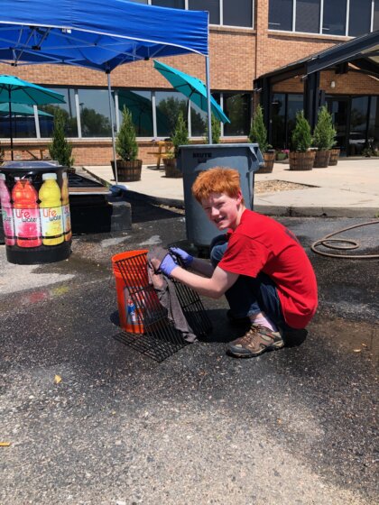 Service Sunday, Cleaning Grill